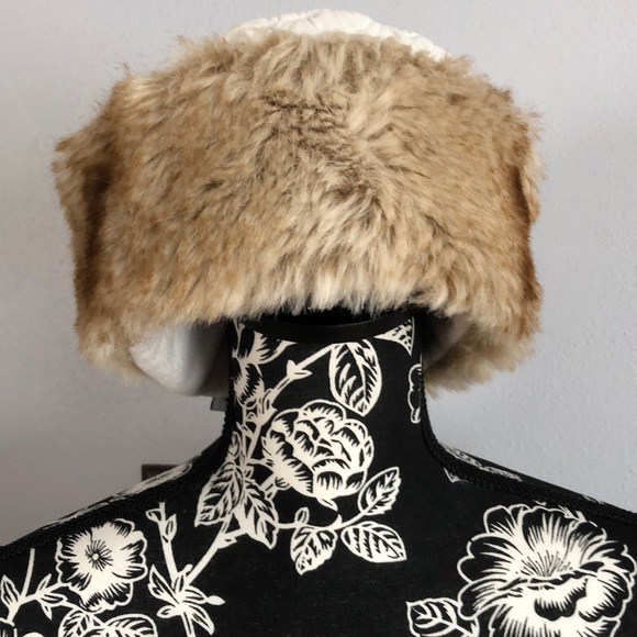 Faux fur hat - Picture 1 of 3